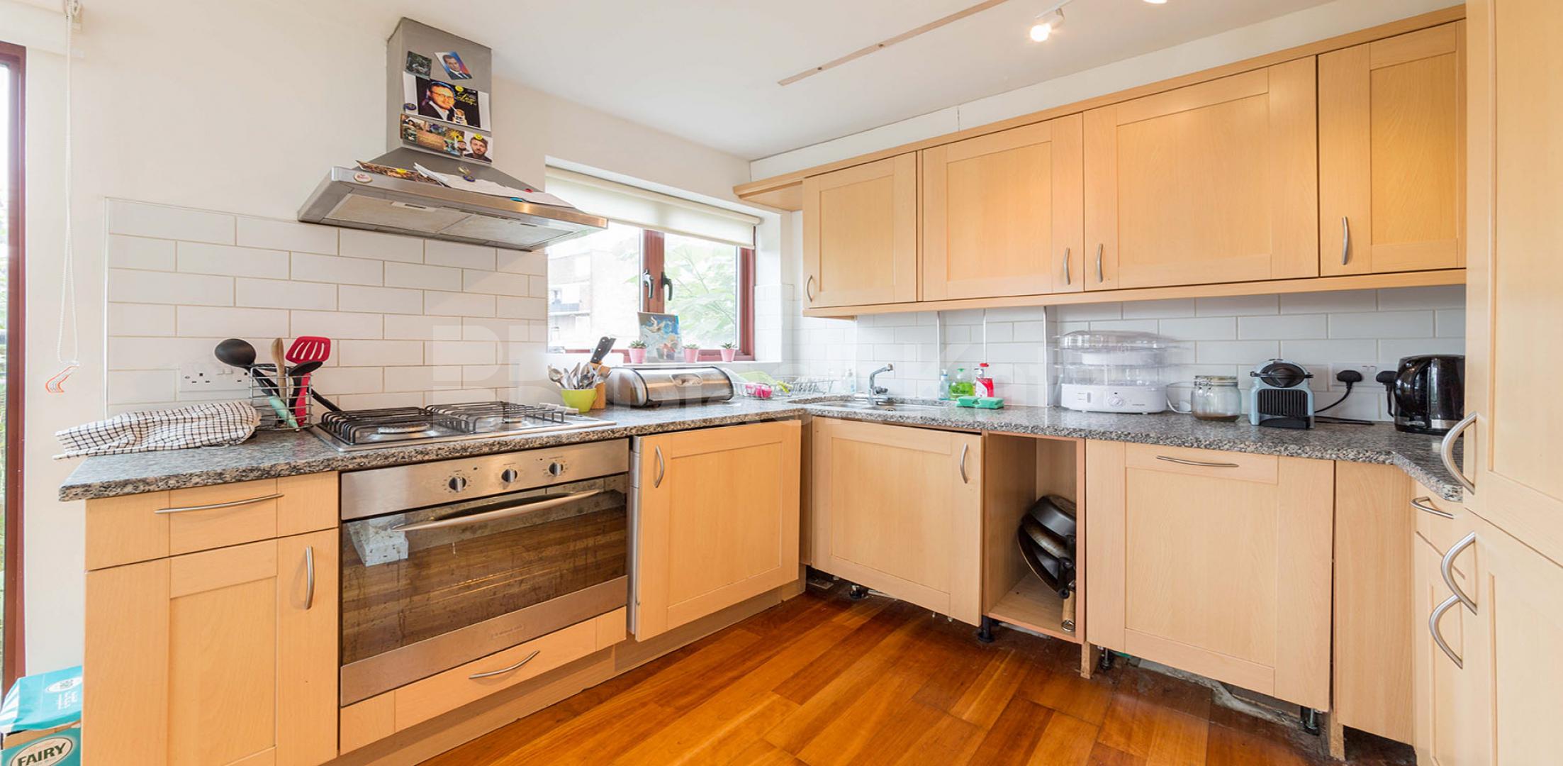 			TWO BED , TWO BATH MINUTES TO TUBE!, 2 Bedroom, 1 bath, 1 reception Flat			 Aran Mews, CALEDONIAN ROAD-BARNSBURY